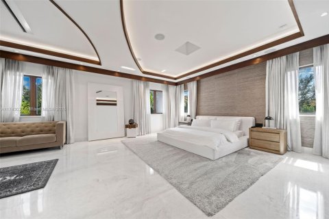 House in Pinecrest, Florida 6 bedrooms, 716.18 sq.m. № 1978245 - photo 22