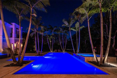 House in Pinecrest, Florida 6 bedrooms, 716.18 sq.m. № 1978245 - photo 28