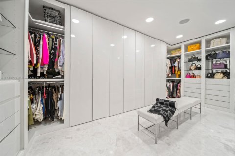 House in Pinecrest, Florida 6 bedrooms, 716.18 sq.m. № 1978245 - photo 25