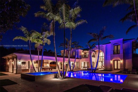 House in Pinecrest, Florida 6 bedrooms, 716.18 sq.m. № 1978245 - photo 4
