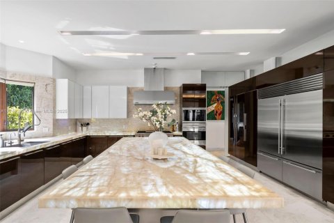 House in Pinecrest, Florida 6 bedrooms, 716.18 sq.m. № 1978245 - photo 11