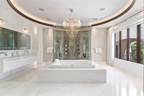 House in Pinecrest, Florida 6 bedrooms, 716.18 sq.m. № 1978245 - photo 23