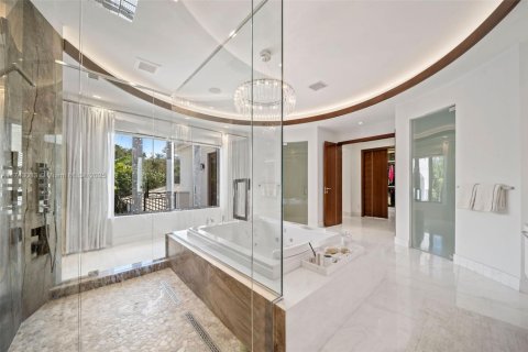 House in Pinecrest, Florida 6 bedrooms, 716.18 sq.m. № 1978245 - photo 24