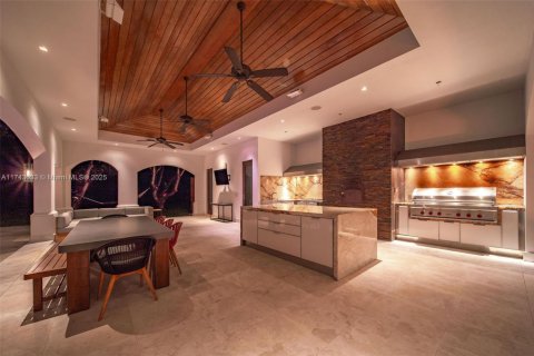 House in Pinecrest, Florida 6 bedrooms, 716.18 sq.m. № 1978245 - photo 5