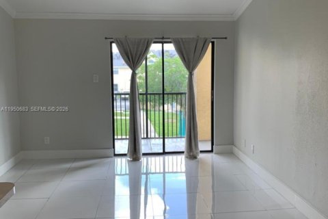 Condominio en Miami, Florida, 1 dormitorio  № 2006981