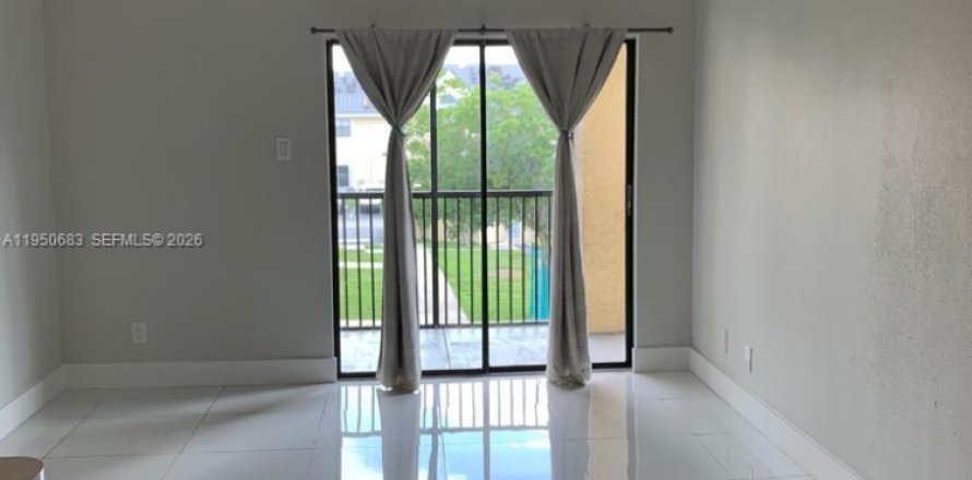 Condominio en Miami, Florida, 1 dormitorio  № 2006981