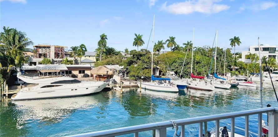 Condominio en Fort Lauderdale, Florida, 2 dormitorios № 1820112