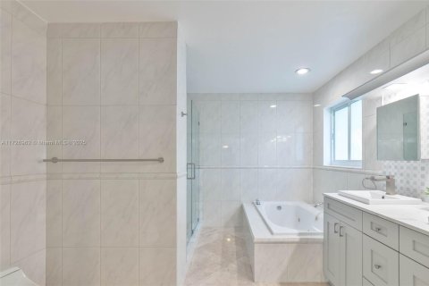 Casa en venta en Palmetto Bay, Florida, 5 dormitorios, 297.29 m2 № 1709419 - foto 27