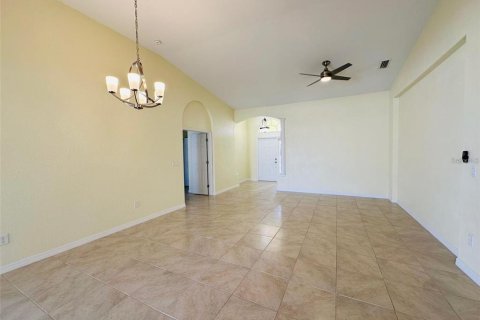 Villa ou maison à louer à Port Charlotte, Floride: 4 chambres, 224.45 m2 № 1747384 - photo 10