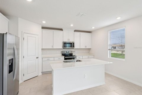 Casa en venta en Lady Lake, Florida, 4 dormitorios, 244.43 m2 № 2120071 - foto 3