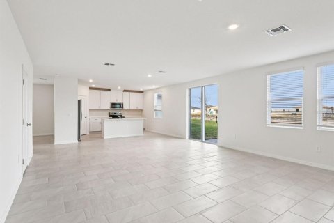 Casa en venta en Lady Lake, Florida, 4 dormitorios, 244.43 m2 № 2120071 - foto 4