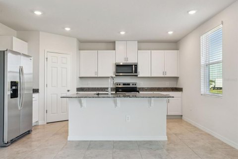 Casa en venta en Lady Lake, Florida, 4 dormitorios, 244.43 m2 № 2120071 - foto 2