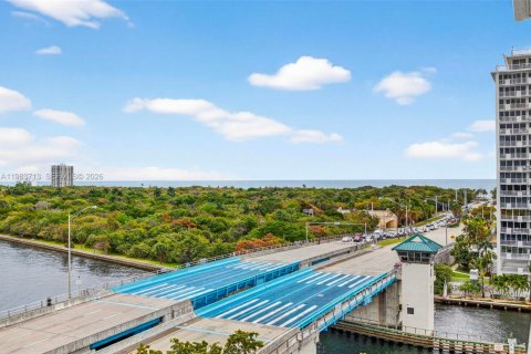 Hotel in Fort Lauderdale, Florida 1 bedroom, 50.91 sq.m. № 2051964 - photo 23