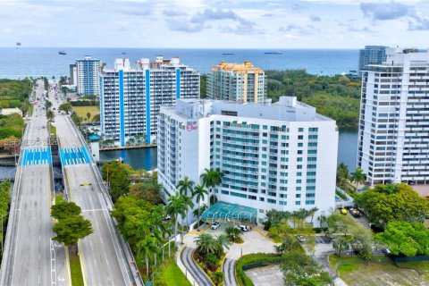 Hotel in Fort Lauderdale, Florida 1 bedroom, 50.91 sq.m. № 2051964 - photo 25