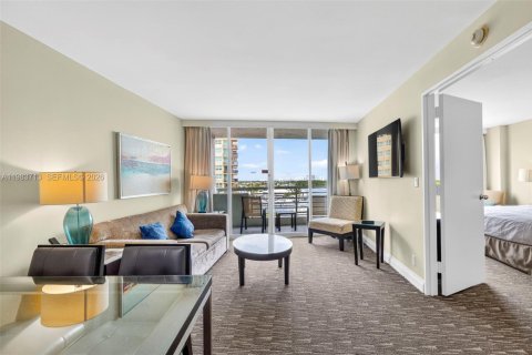 Hotel in Fort Lauderdale, Florida 1 bedroom, 50.91 sq.m. № 2051964 - photo 13