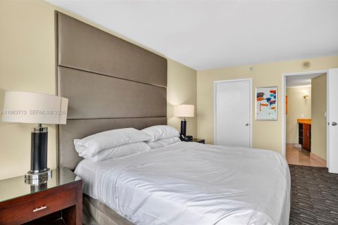 Hotel in Fort Lauderdale, Florida 1 bedroom, 50.91 sq.m. № 2051964 - photo 19