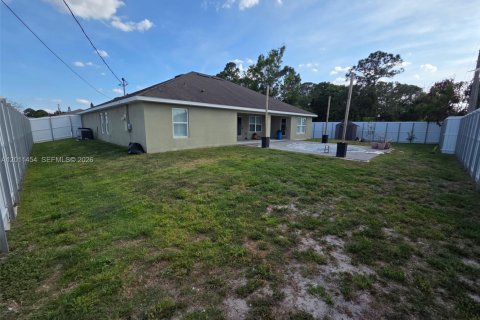 Villa ou maison à vendre à Port St. Lucie, Floride: 4 chambres, 214.7 m2 № 2075003 - photo 4