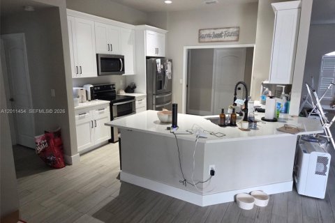 Villa ou maison à vendre à Port St. Lucie, Floride: 4 chambres, 214.7 m2 № 2075003 - photo 7