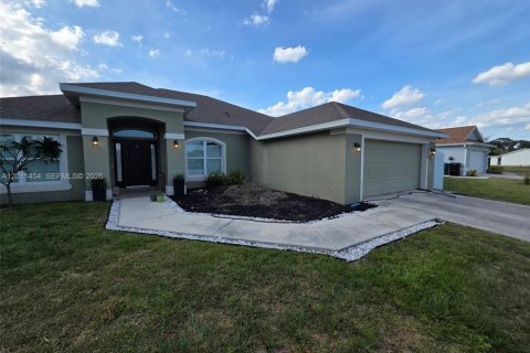 Villa ou maison à Port St. Lucie, Floride 4 chambres, 214.7 m2 № 2075003