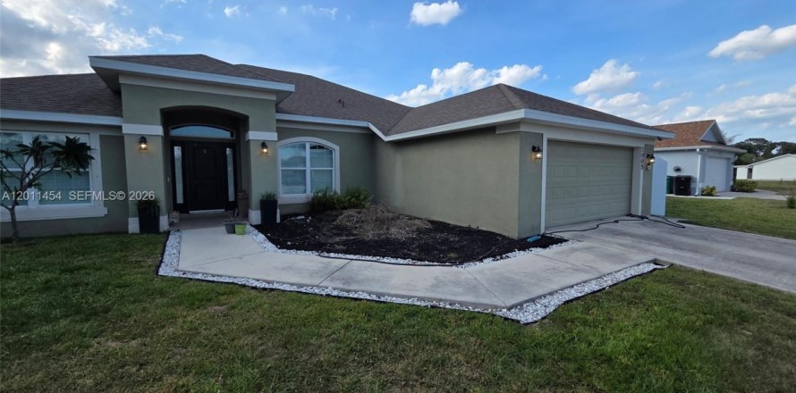 Villa ou maison à Port St. Lucie, Floride 4 chambres, 214.7 m2 № 2075003