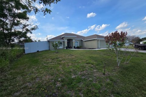 Villa ou maison à vendre à Port St. Lucie, Floride: 4 chambres, 214.7 m2 № 2075003 - photo 3