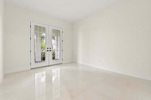 House in Westlake, Florida 4 bedrooms, 381.83 sq.m. № 2188901 - photo 16