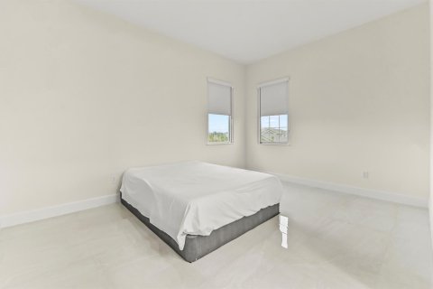 House in Westlake, Florida 4 bedrooms, 381.83 sq.m. № 2188901 - photo 29