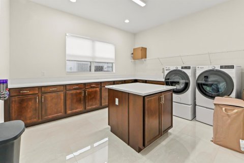 House in Westlake, Florida 4 bedrooms, 381.83 sq.m. № 2188901 - photo 20