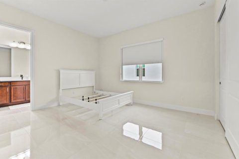 House in Westlake, Florida 4 bedrooms, 381.83 sq.m. № 2188901 - photo 27