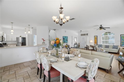 Villa ou maison à vendre à Tampa, Floride: 3 chambres, 200.67 m2 № 2217237 - photo 9