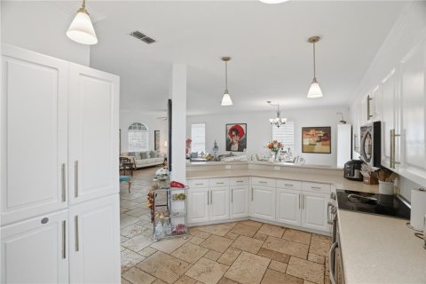 Villa ou maison à vendre à Tampa, Floride: 3 chambres, 200.67 m2 № 2217237 - photo 12