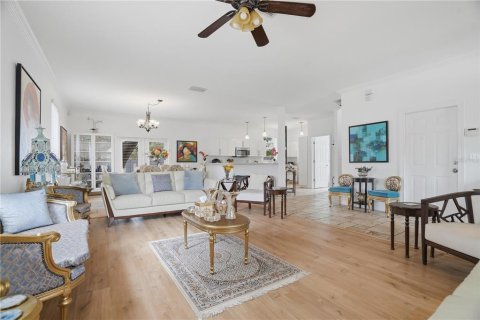 Villa ou maison à vendre à Tampa, Floride: 3 chambres, 200.67 m2 № 2217237 - photo 7