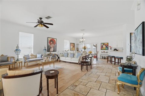 Villa ou maison à vendre à Tampa, Floride: 3 chambres, 200.67 m2 № 2217237 - photo 5