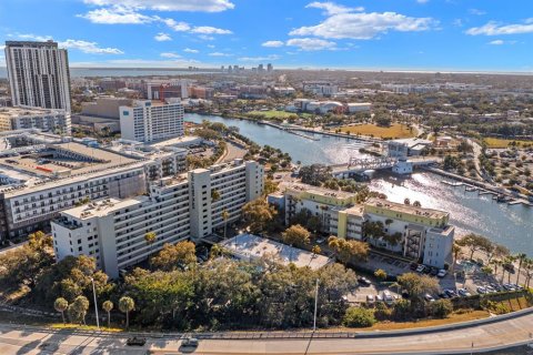 Condo in Tampa, Florida, 2 bedrooms № 2148406 - photo 27