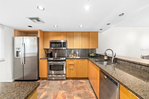 Condo in Tampa, Florida, 2 bedrooms № 2148406 - photo 5