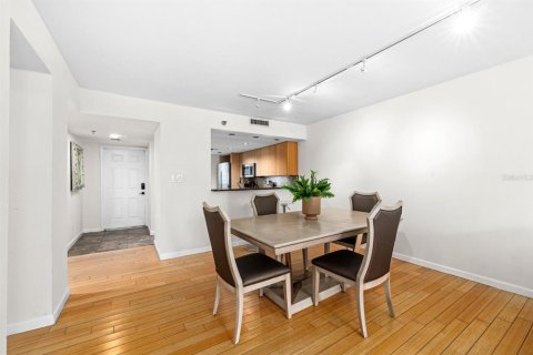 Condo in Tampa, Florida, 2 bedrooms № 2148406 - photo 3