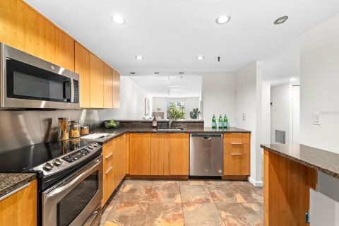 Condo in Tampa, Florida, 2 bedrooms № 2148406 - photo 6