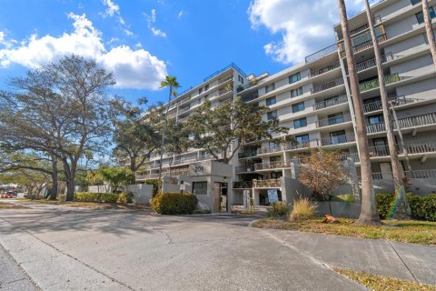 Condo in Tampa, Florida, 2 bedrooms № 2148406 - photo 29