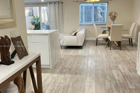 Touwnhouse à louer à Plantation, Floride: 3 chambres, 147.62 m2 № 2046092 - photo 8