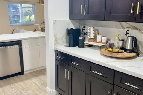 Touwnhouse à louer à Plantation, Floride: 3 chambres, 147.62 m2 № 2046092 - photo 11