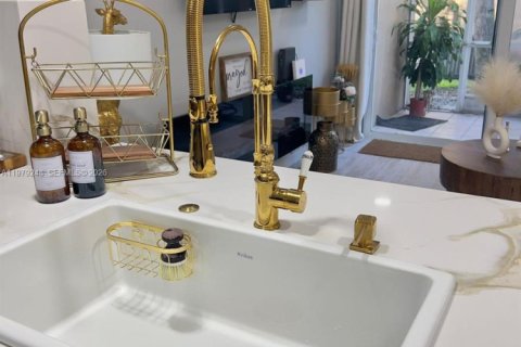 Touwnhouse à louer à Plantation, Floride: 3 chambres, 147.62 m2 № 2046092 - photo 13