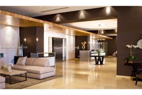 Condo in Miami, Florida, 1 bedroom  № 2048092 - photo 2
