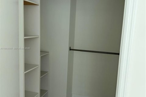 Condo in Miami, Florida, 1 bedroom  № 2048092 - photo 10