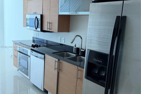 Condo in Miami, Florida, 1 bedroom  № 2048092 - photo 6