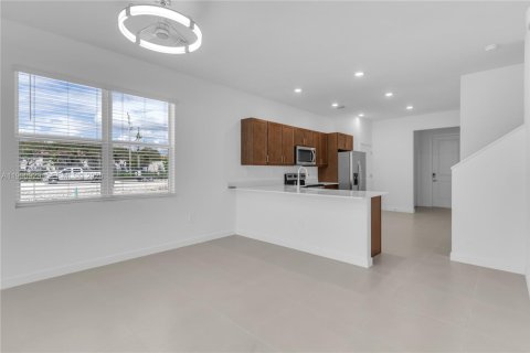 Casa en alquiler en Florida City, Florida, 4 dormitorios № 2052449 - foto 10