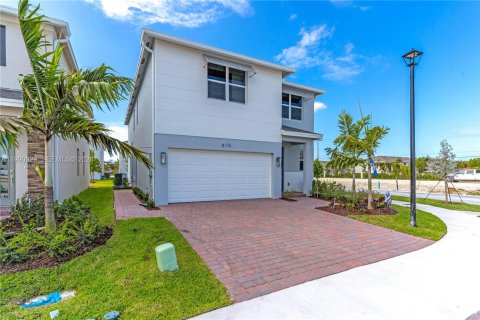 Casa en alquiler en Florida City, Florida, 4 dormitorios № 2052449 - foto 2