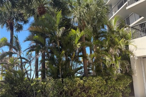 Condo in Belleair, Florida, 2 bedrooms № 2140805 - photo 2