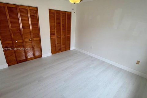 House in Hialeah, Florida 3 bedrooms, 170.66 sq.m. № 2177248 - photo 16