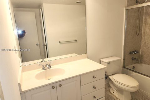 Condominio en venta en Sunny Isles Beach, Florida, 1 dormitorio, 93.37 m2 № 1867935 - foto 13