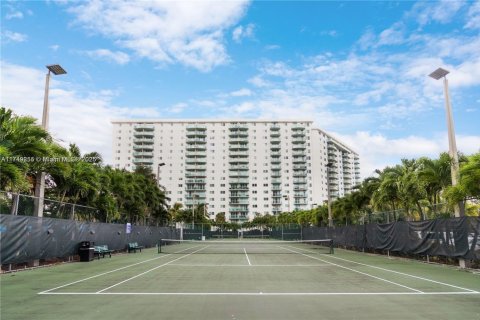 Condominio en venta en Sunny Isles Beach, Florida, 1 dormitorio, 93.37 m2 № 1867935 - foto 23